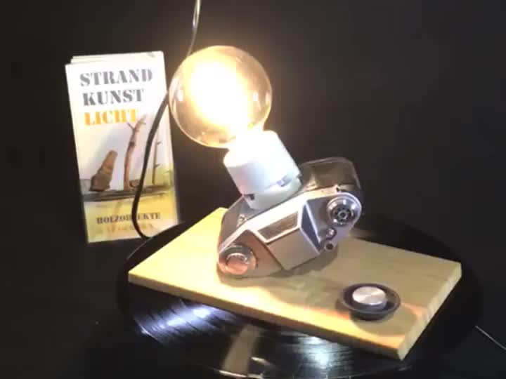 EXA-Spiegelreflexkamera mit 40W Edison-Glühfadenlampe als Tischlampe